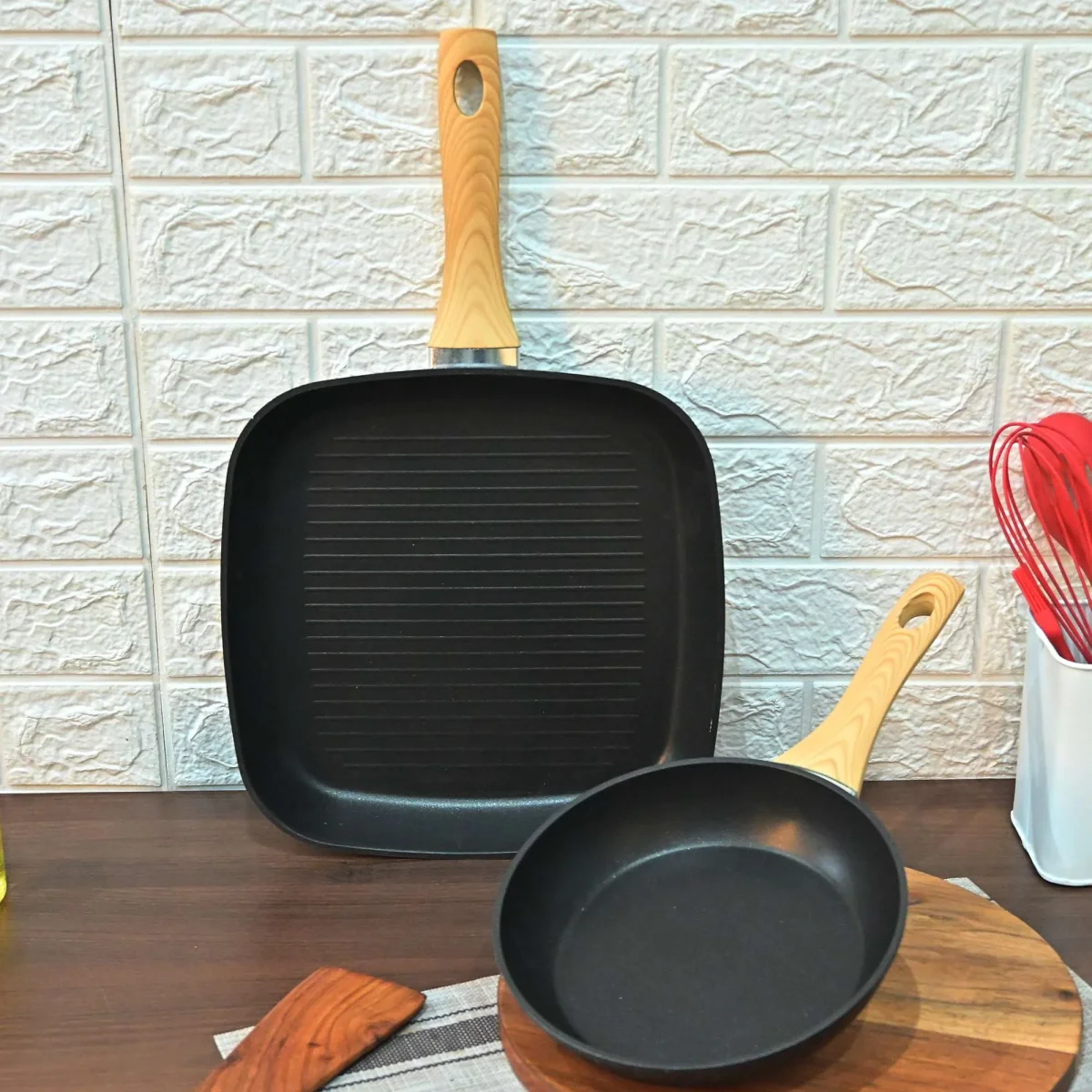 Femora Set of 2 Nonstick Aluminum Cookware Set |Forged Frypan 20 CM |Forged Square Grill pan 28*28 CM - Image 2